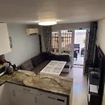 Deluxe Center Independent House -5 Min By Walk From #house With Garden's Tent ,2 Bedrooms And Living With Equiped Kitchen&comfort Included Villa *