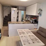 Deluxe Center Independent House -5 Min By Walk From #house With Garden's Tent ,2 Bedrooms And Living With Equiped Kitchen&comfort Included *