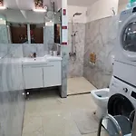 Deluxe Center Independent House -5 Min By Walk From #house With Garden's Tent ,2 Bedrooms And Living With Equiped Kitchen&comfort Included Villa *