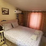 Deluxe Center Independent House -5 Min By Walk From #house With Garden's Tent ,2 Bedrooms And Living With Equiped Kitchen&comfort Included Burgas