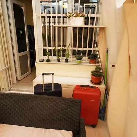 2 Bedroom House In Downtown With Garden Next To The Beach,sea Garden 5 Min By Walk Villa Burgaz