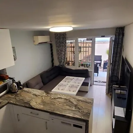 2 Bedroom House In Downtown With Garden Next To The Beach,sea Garden 5 Min By Walk 빌라 *