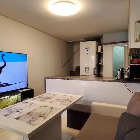 Deluxe Top Center Independent House -5 Min By Walk From Beach #House With Garden'S Tent ,2 Bedrooms And Living Room With Equiped Kitchen&Comfort Included#Promenade 5 Min By Walk בורגאס