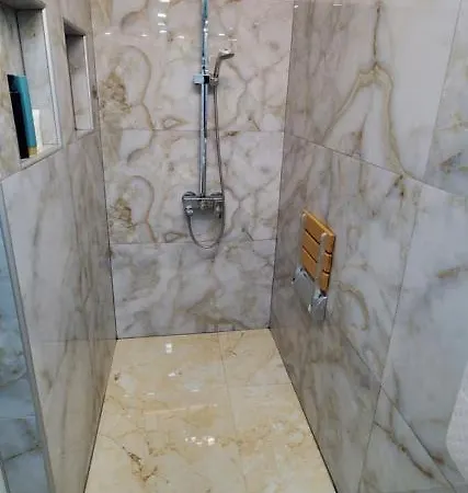 빌라 2 Bedroom House In Downtown With Garden Next To The Beach,sea Garden 5 Min By Walk 부르가스