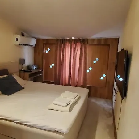 2 Bedroom House In Downtown With Garden Next To The Beach,sea Garden 5 Min By Walk 빌라 부르가스