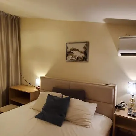2 Bedroom House In Downtown With Garden Next To The Beach,sea Garden 5 Min By Walk * 부르가스