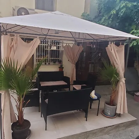 2 Bedroom House In Downtown With Garden Next To The Beach,sea Garden 5 Min By Walk 빌라