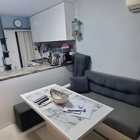 Villa 2 Bedroom House In Downtown With Garden Next To The Beach,sea Garden 5 Min By Walk Burgaz