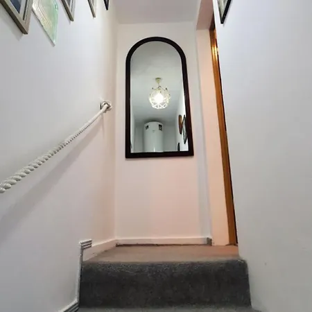 2 Bedroom House In Downtown With Garden Next To The Beach,sea Garden 5 Min By Walk 부르가스