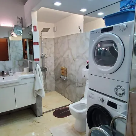 Villa 2 Bedroom House In Downtown With Garden Next To The Beach,sea Garden 5 Min By Walk Burgaz