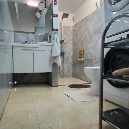 2 Bedroom House In Downtown With Garden Next To The Beach,sea Garden 5 Min By Walk 빌라 *