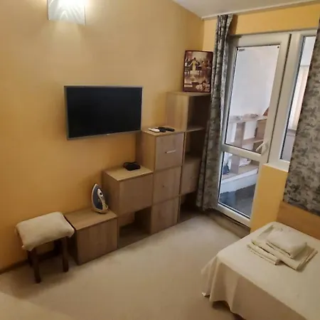 Villa 2 Bedroom House In Downtown With Garden Next To The Beach,sea Garden 5 Min By Walk Burgaz