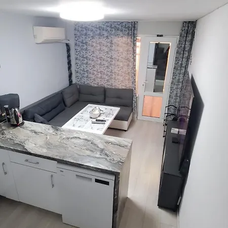 2 Bedroom House In Downtown With Garden Next To The Beach,sea Garden 5 Min By Walk * 부르가스