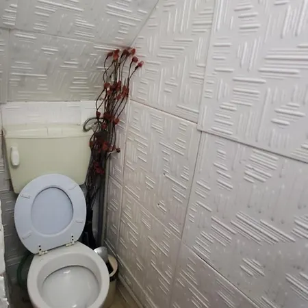 2 Bedroom House In Downtown With Garden Next To The Beach,sea Garden 5 Min By Walk 부르가스