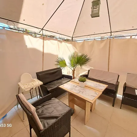 2 Bedroom House In Downtown With Garden Next To The Beach,sea Garden 5 Min By Walk 빌라