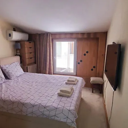 2 Bedroom House In Downtown With Garden Next To The Beach,sea Garden 5 Min By Walk Villa *