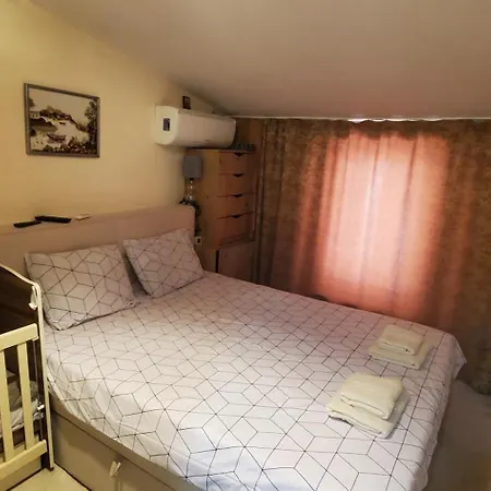 2 Bedroom House In Downtown With Garden Next To The Beach,sea Garden 5 Min By Walk * 부르가스