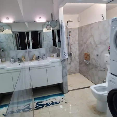 2 Bedroom House In Downtown With Garden Next To The Beach,sea Garden 5 Min By Walk 빌라 *