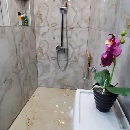 2 Bedroom House In Downtown With Garden Next To The Beach,sea Garden 5 Min By Walk 빌라 부르가스
