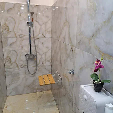 Villa 2 Bedroom House In Downtown With Garden Next To The Beach,sea Garden 5 Min By Walk Burgaz