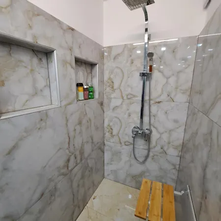 2 Bedroom House In Downtown With Garden Next To The Beach,sea Garden 5 Min By Walk 빌라