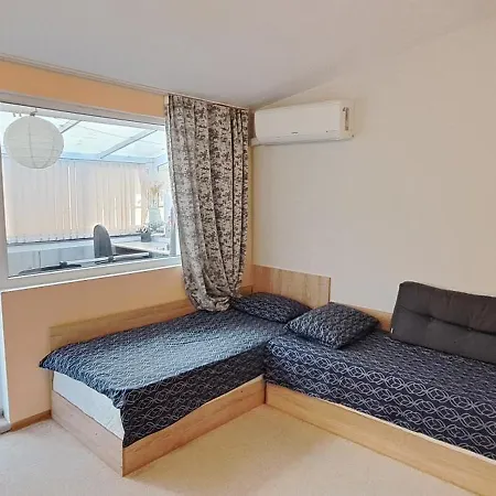 2 Bedroom House In Downtown With Garden Next To The Beach,sea Garden 5 Min By Walk * Burgaz